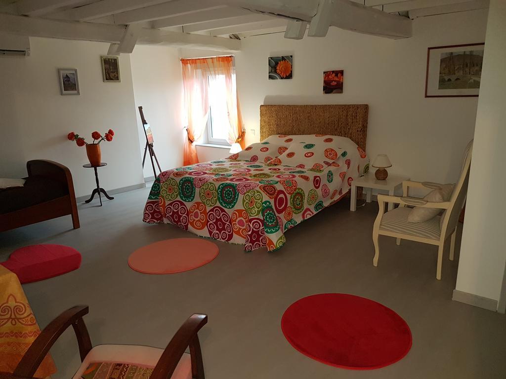 Chambres d'hôtes Au Pére Louis Labastide-du-Vert Exterior foto